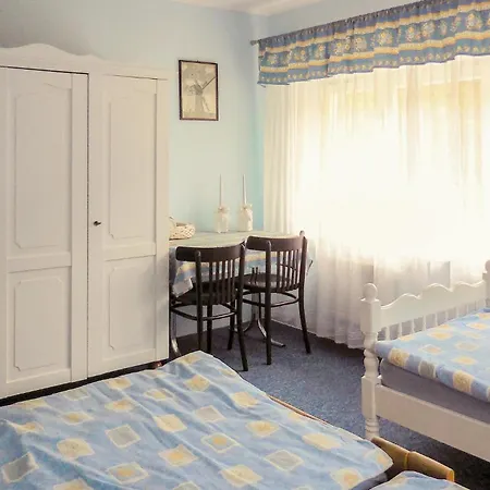 4 Bedroom In Dziemiany Hébergement de vacances *
